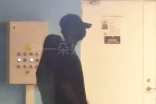 胡夏带女友看电影被拍 二人感情稳定低调又幸福