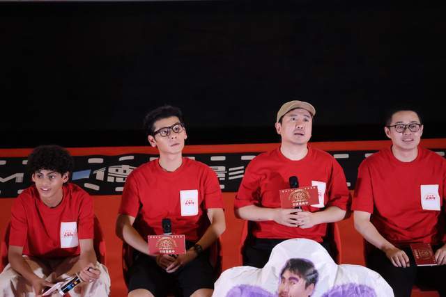 豆瓣评分暴涨！龙餐馆路演出圈，沈腾回应喜剧演员获奖难