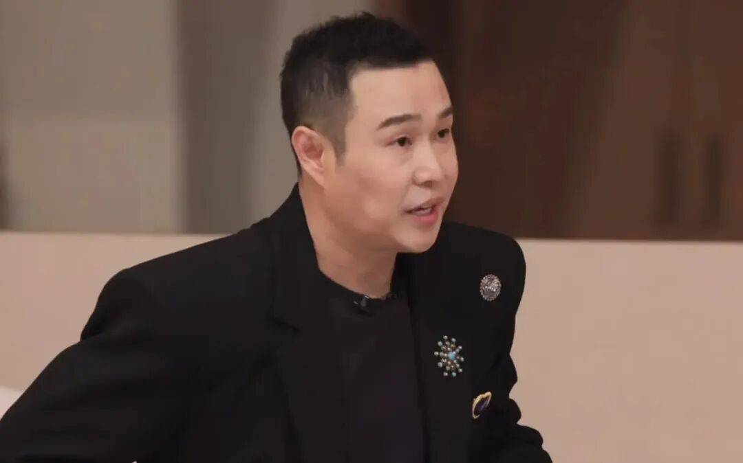 【2026.8.18】王一博近两年干啥去了？内地艺人弄香港身份目的？《披哥》热度下一季？胡杏儿和老公？郭德纲为什么表演的时候扮丑？