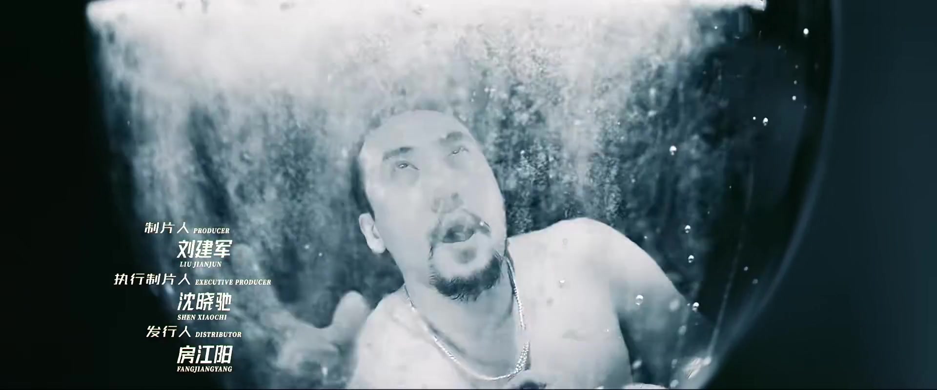 背后的她，眼前的我